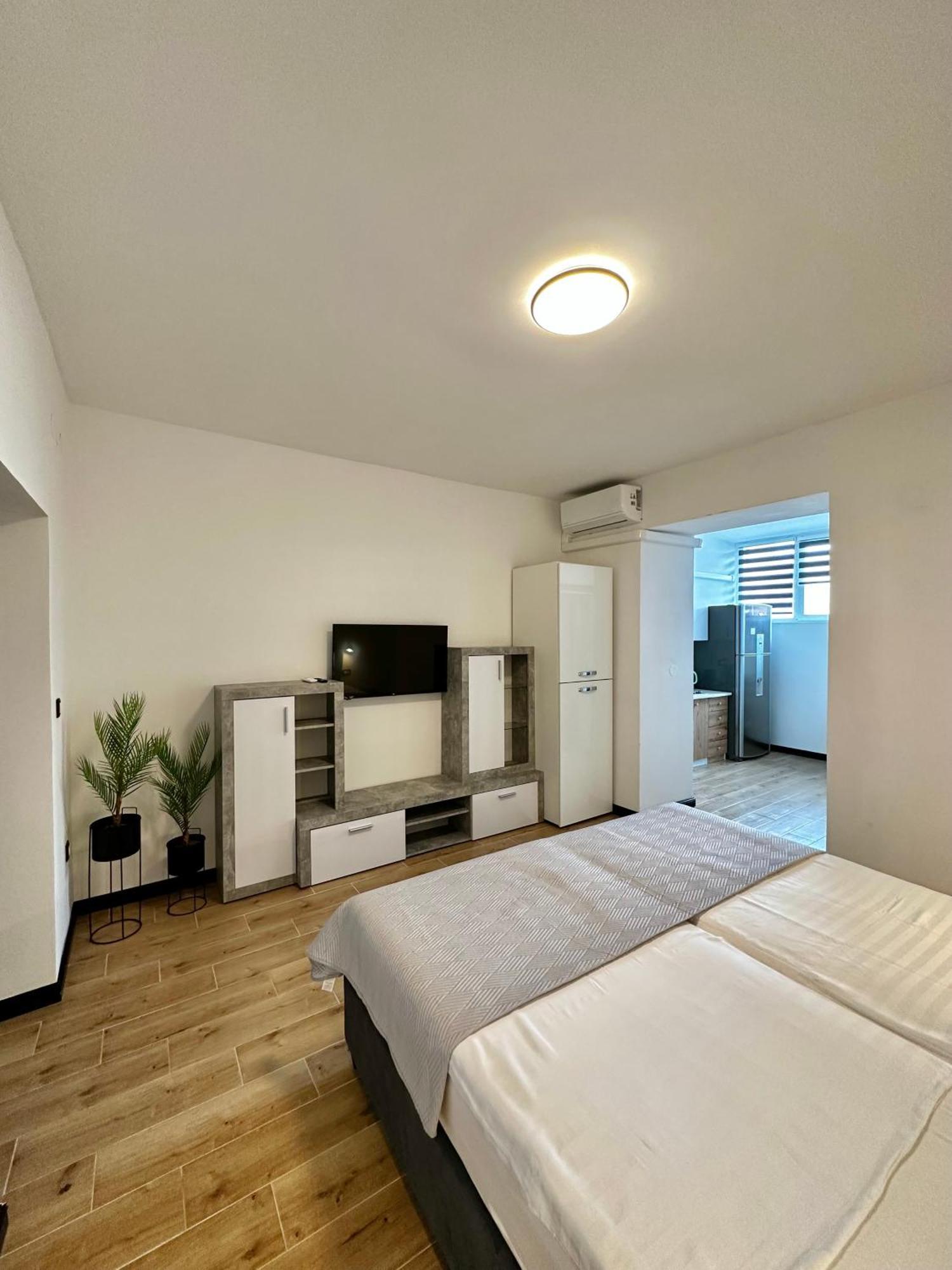 Crolivia Apartments Near Arena, Center Of Pula Exterior photo
